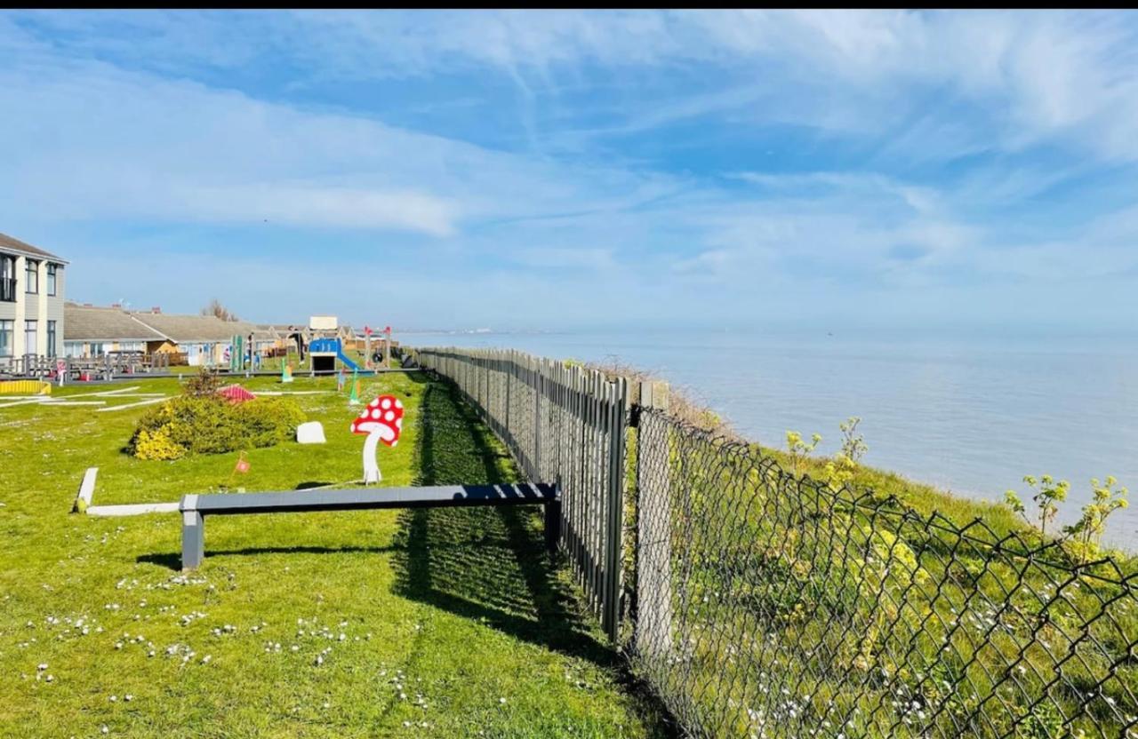 Villa Sea View 3-Bed Heated Pool Eat Bar Kids Park Lowestoft Eksteriør bilde