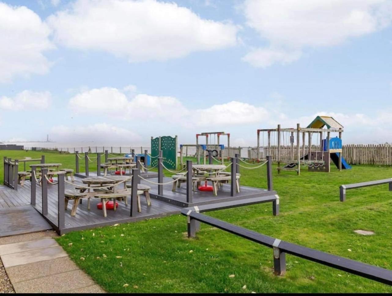 Villa Sea View 3-Bed Heated Pool Eat Bar Kids Park Lowestoft Eksteriør bilde