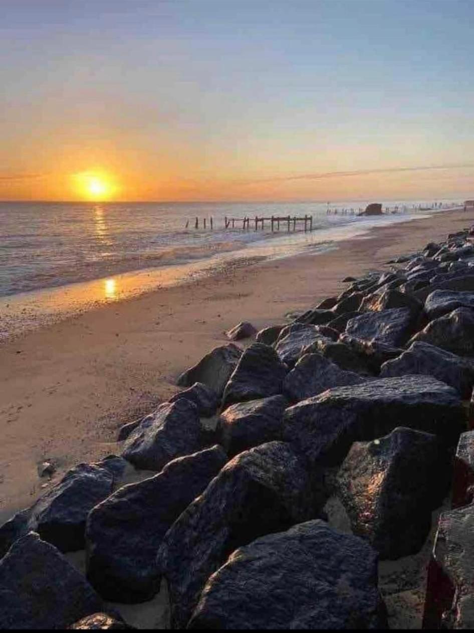 Villa Sea View 3-Bed Heated Pool Eat Bar Kids Park Lowestoft Eksteriør bilde