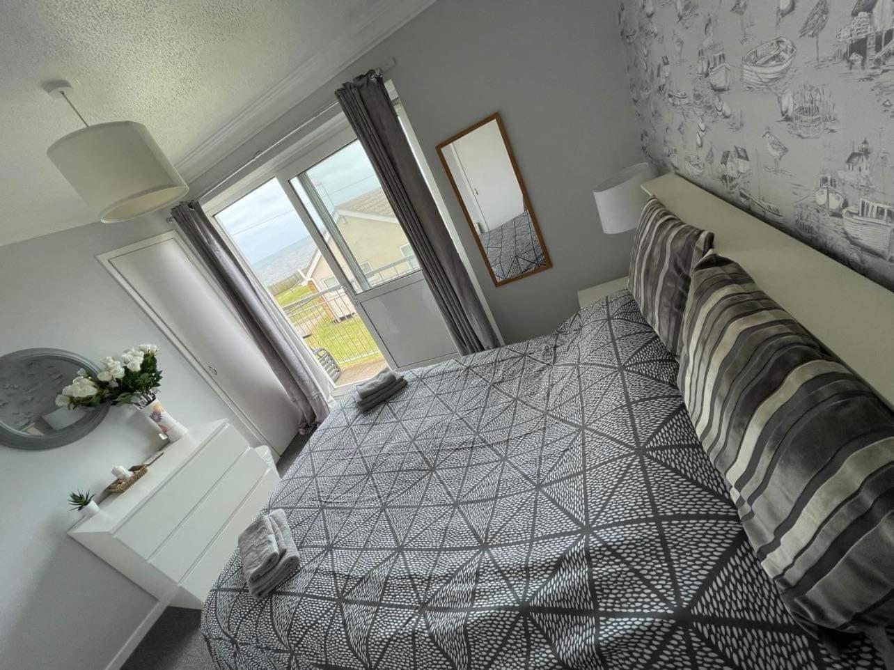 Villa Sea View 3-Bed Heated Pool Eat Bar Kids Park Lowestoft Eksteriør bilde